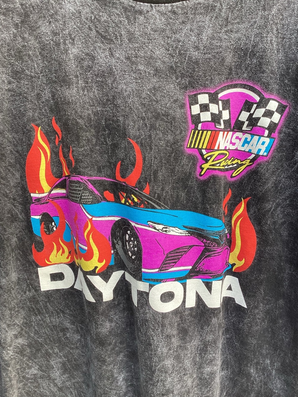DAYTONA NASCAR, LLC Vintage-style Graph acid-washed T-Shirt  (XL)